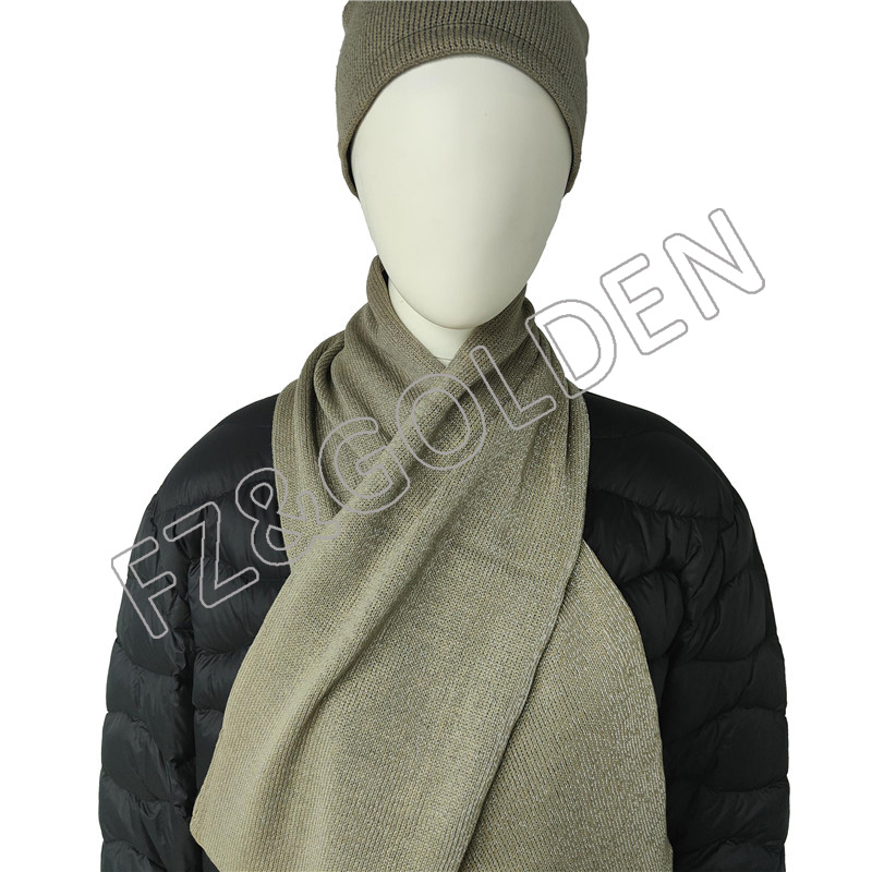 Reflective knitted adult scarf 